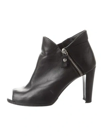 Pre-owned Stuart Weitzman Leather Boots In Black