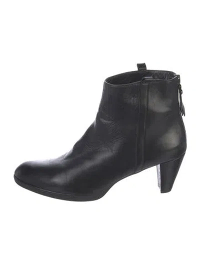 Pre-owned Stuart Weitzman Leather Boots In Black