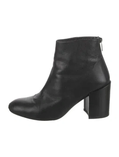 Pre-owned Stuart Weitzman Leather Boots In Black