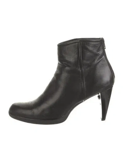 Pre-owned Stuart Weitzman Leather Boots In Black