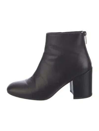 Pre-owned Stuart Weitzman Leather Boots In Black