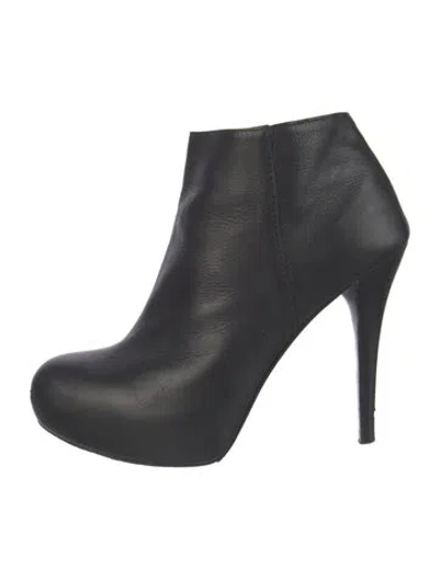 Pre-owned Stuart Weitzman Leather Boots In Black
