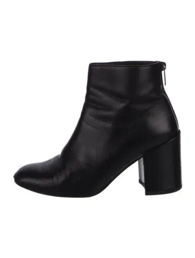 Pre-owned Stuart Weitzman Leather Boots In Black
