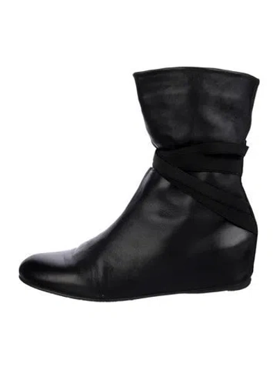 Pre-owned Stuart Weitzman Leather Boots In Black
