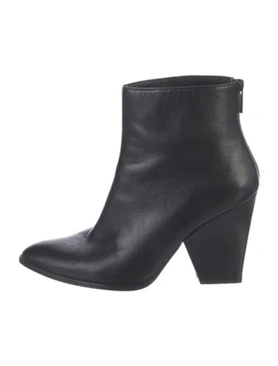 Pre-owned Stuart Weitzman Leather Boots In Black
