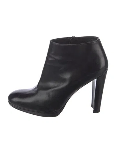 Pre-owned Stuart Weitzman Leather Boots In Black