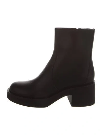 Pre-owned Stuart Weitzman Leather Boots In Black