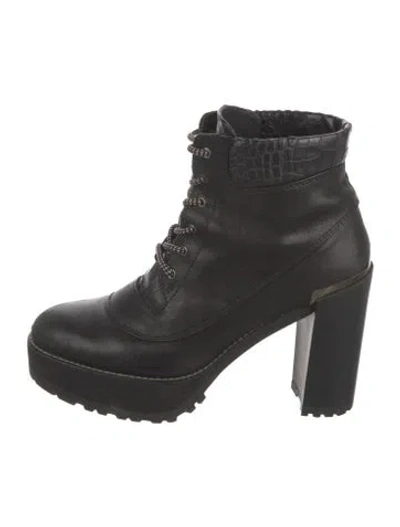 Pre-owned Stuart Weitzman Leather Boots In Black