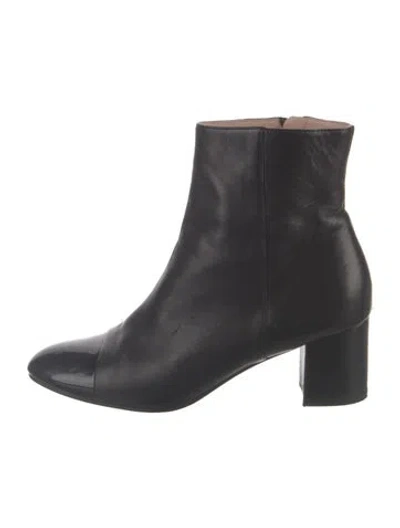 Pre-owned Stuart Weitzman Leather Boots In Black