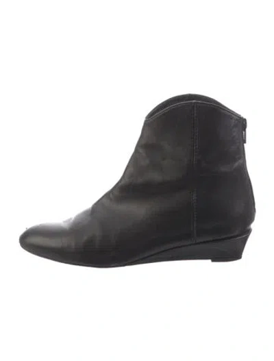 Pre-owned Stuart Weitzman Leather Boots In Black