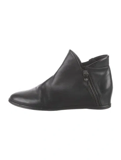 Pre-owned Stuart Weitzman Leather Boots In Black