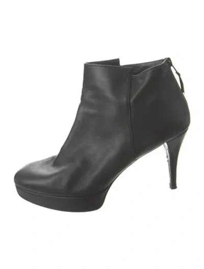 Pre-owned Stuart Weitzman Leather Boots In Black