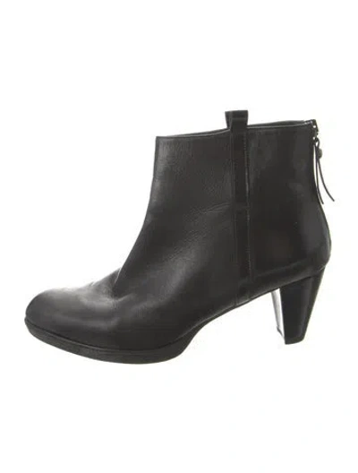 Pre-owned Stuart Weitzman Leather Boots In Black