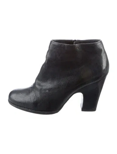 Pre-owned Stuart Weitzman Leather Boots In Black