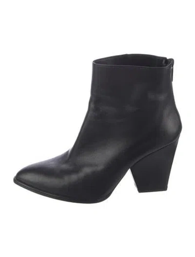 Pre-owned Stuart Weitzman Leather Boots In Black