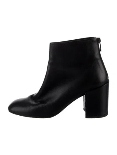 Pre-owned Stuart Weitzman Leather Boots In Black