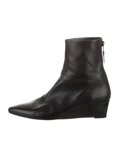 Pre-owned Stuart Weitzman Leather Boots In Black