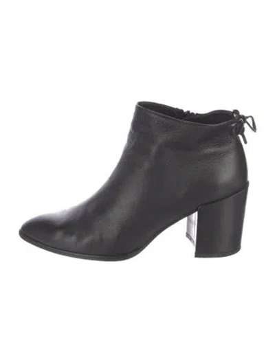 Pre-owned Stuart Weitzman Leather Boots In Black