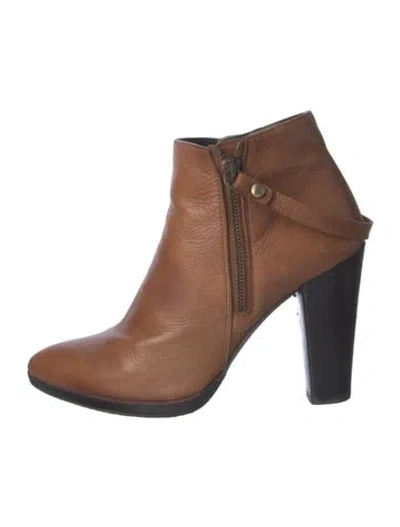 Pre-owned Stuart Weitzman Leather Boots In Brown