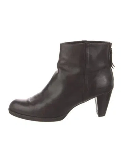 Pre-owned Stuart Weitzman Leather Boots In Brown