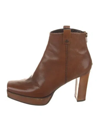 Pre-owned Stuart Weitzman Leather Boots In Brown
