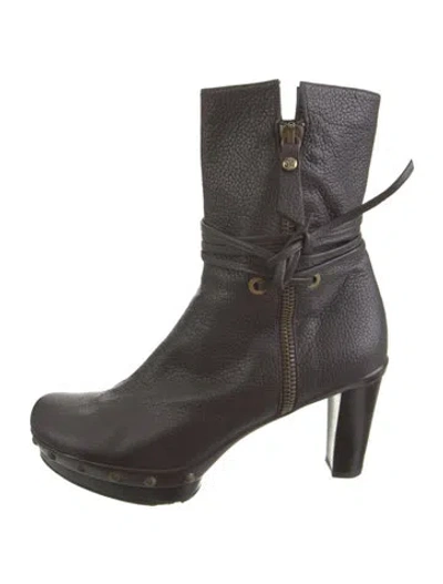 Pre-owned Stuart Weitzman Leather Boots In Brown