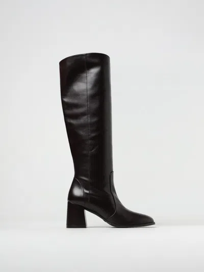 Stuart Weitzman Boots  Woman In Brown