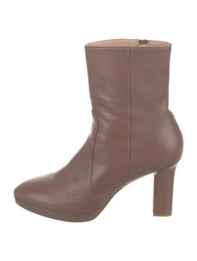 Pre-owned Stuart Weitzman Leather Boots In Neutral