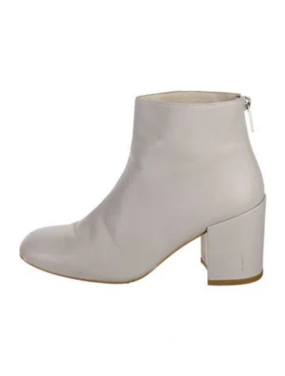 Pre-owned Stuart Weitzman Leather Boots In Neutral