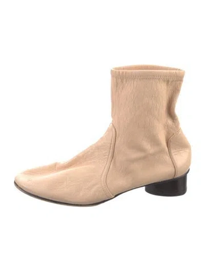 Pre-owned Stuart Weitzman Leather Boots In Neutral