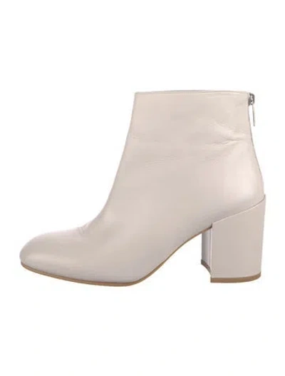 Pre-owned Stuart Weitzman Leather Boots In Neutral