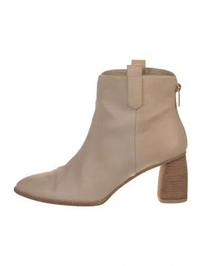 Pre-owned Stuart Weitzman Leather Boots In Neutral