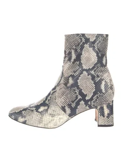 Pre-owned Stuart Weitzman Leather Boots In Neutral