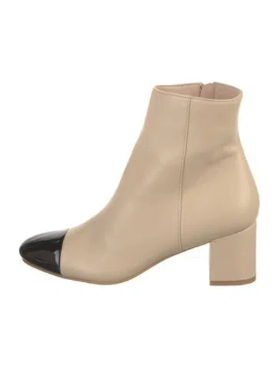 Pre-owned Stuart Weitzman Leather Boots In Neutral