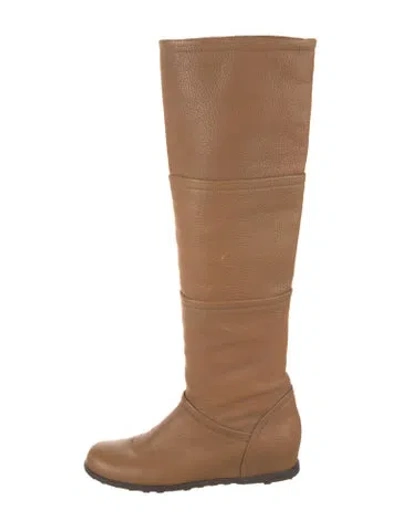 Pre-owned Stuart Weitzman Leather Boots In Neutral