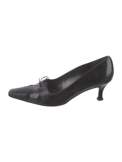 Pre-owned Stuart Weitzman Leather Bow Accents Pumps In Black