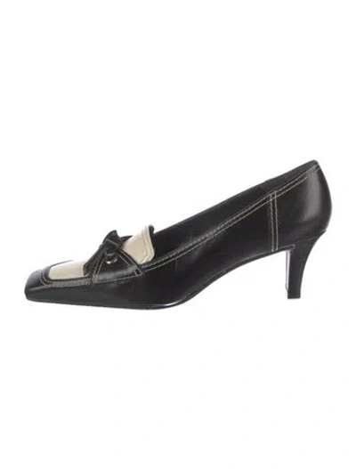 Pre-owned Stuart Weitzman Leather Bow Accents Pumps In Black