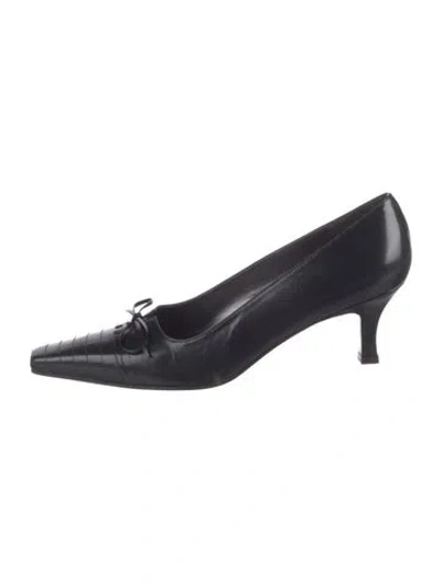 Pre-owned Stuart Weitzman Leather Bow Accents Pumps In Black
