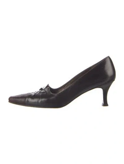Pre-owned Stuart Weitzman Leather Bow Accents Pumps In Black