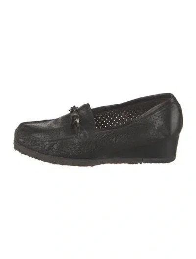 Pre-owned Stuart Weitzman Leather Chain-link Accents Pumps In Black