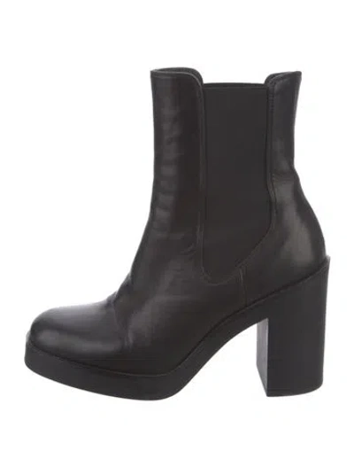 Pre-owned Stuart Weitzman Leather Chelsea Boots In Black