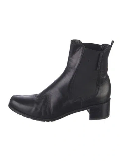 Pre-owned Stuart Weitzman Leather Chelsea Boots In Black