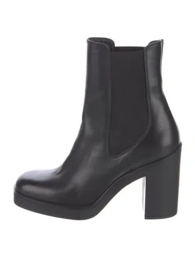 Pre-owned Stuart Weitzman Leather Chelsea Boots In Black