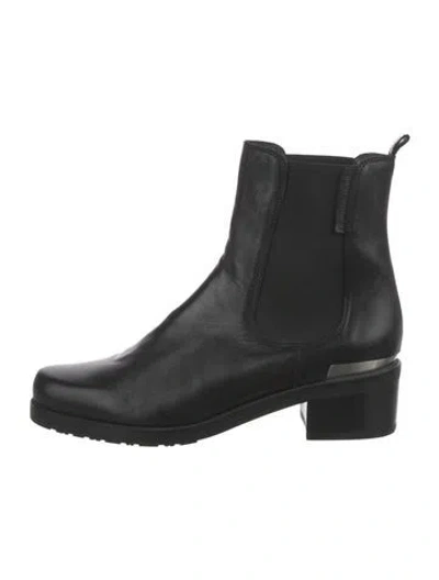 Pre-owned Stuart Weitzman Leather Chelsea Boots In Black