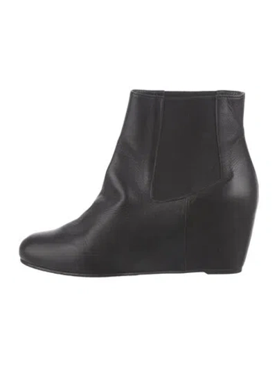 Pre-owned Stuart Weitzman Leather Chelsea Boots In Black