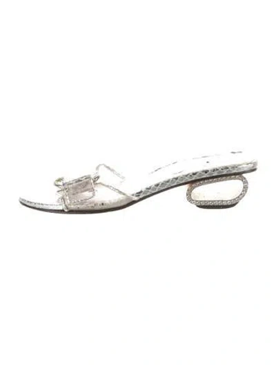 Pre-owned Stuart Weitzman Leather Crystal Embellishments Slides In Silver