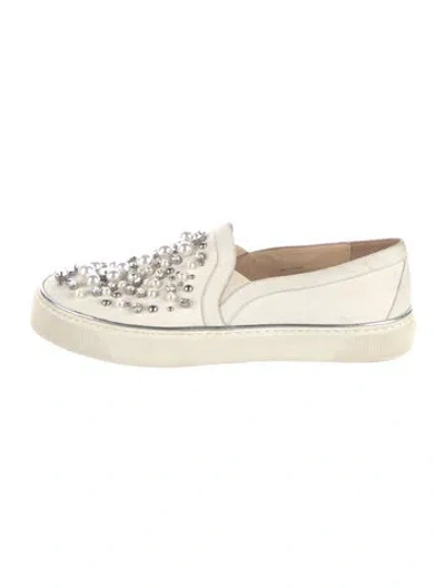 Pre-owned Stuart Weitzman Leather Crystal Embellishments Sneakers In White