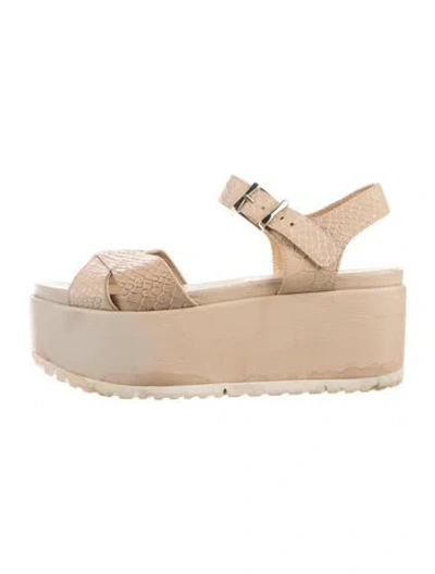Pre-owned Stuart Weitzman Leather Espadrilles In Neutral