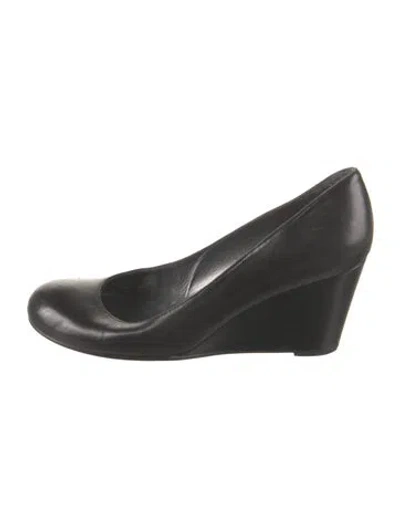Pre-owned Stuart Weitzman Leather Flats In Black