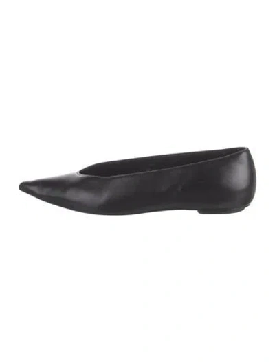 Pre-owned Stuart Weitzman Leather Flats In Black
